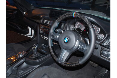 BMW　F30　320i　カーボン施工