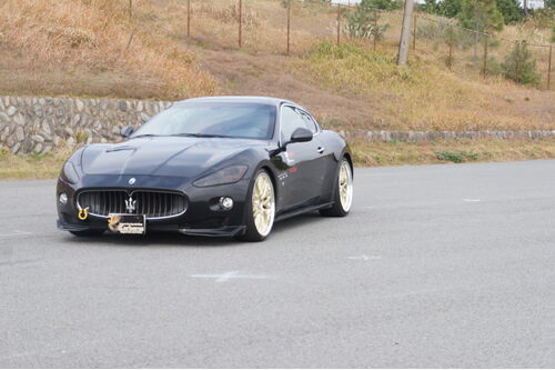 MASERATI グラントゥーリズモ K'sスタイル カーボンエアロキット取付