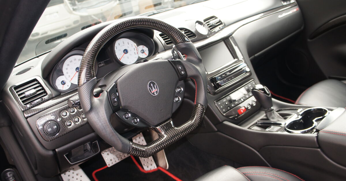 マセラティ グランツーリズモの内装カーボン施工パーツ取付作業完了 欧州車 輸入車 外車情報が満載のアクティブjapanのブログ